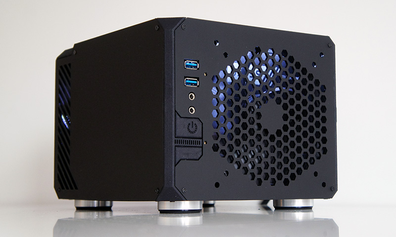 LZ7 SFF gaming pc case with Aero vent side vent pattern